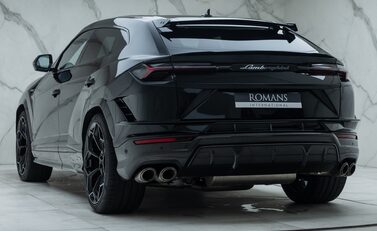 Lamborghini Urus PERFORMANTE 10