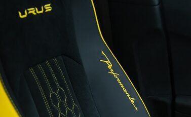 Lamborghini Urus PERFORMANTE 15