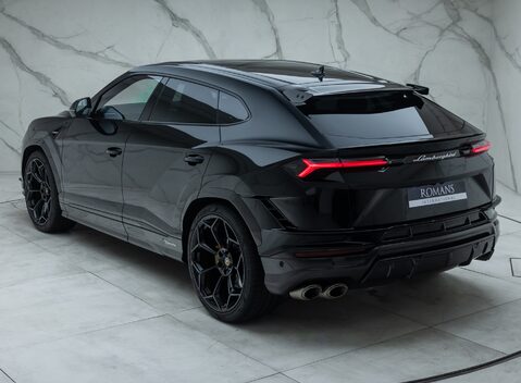 Lamborghini Urus PERFORMANTE 12