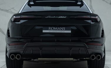 Lamborghini Urus PERFORMANTE 8