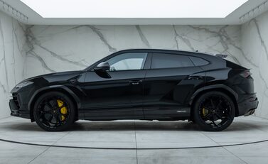 Lamborghini Urus PERFORMANTE 5