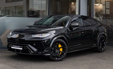 Lamborghini Urus PERFORMANTE 2