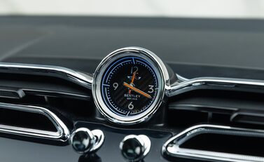 Bentley Bentayga V8 First Edition 25