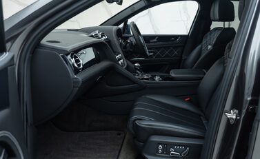 Bentley Bentayga V8 First Edition 21