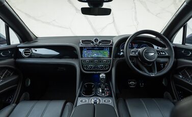 Bentley Bentayga V8 First Edition 23