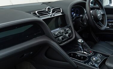 Bentley Bentayga V8 First Edition 22