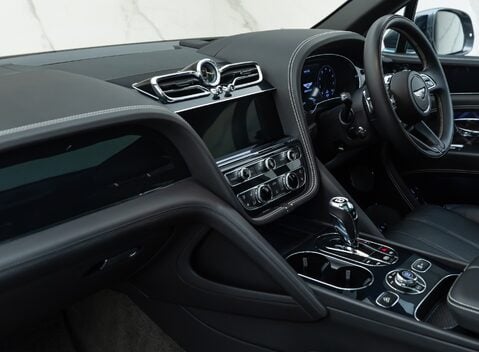Bentley Bentayga V8 First Edition 22