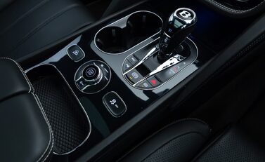 Bentley Bentayga V8 First Edition 29