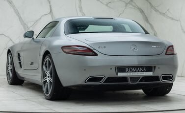 Mercedes-Benz SLS AMG 13