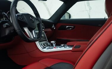 Mercedes-Benz SLS AMG 16