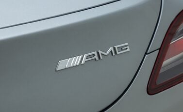 Mercedes-Benz SLS AMG 32