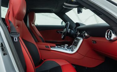 Mercedes-Benz SLS AMG 19