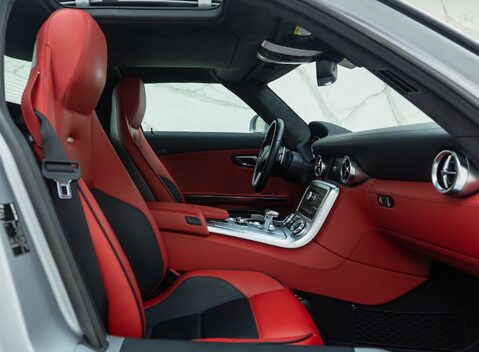 Mercedes-Benz SLS AMG 19