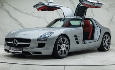 Mercedes-Benz SLS AMG 5