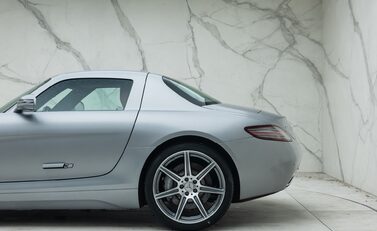 Mercedes-Benz SLS AMG 34