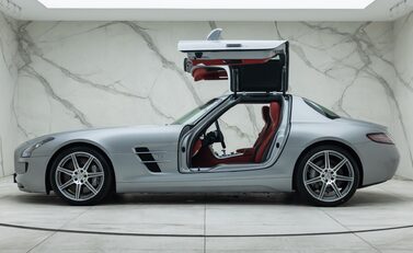 Mercedes-Benz SLS AMG 6