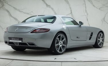 Mercedes-Benz SLS AMG 8