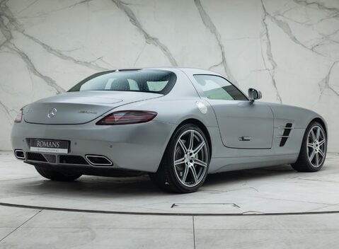 Mercedes-Benz SLS AMG 8