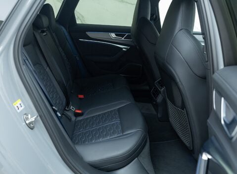 Audi RS6 AVANT PERFORMANCE 17