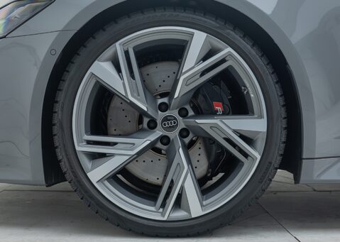 Audi RS6 AVANT PERFORMANCE