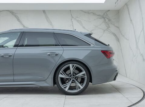 Audi RS6 AVANT PERFORMANCE 33