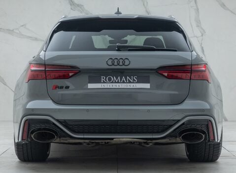 Audi RS6 AVANT PERFORMANCE 8