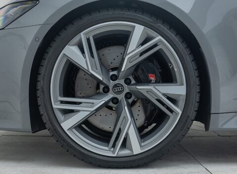 Audi RS6 AVANT PERFORMANCE 27