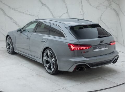 Audi RS6 AVANT PERFORMANCE 12