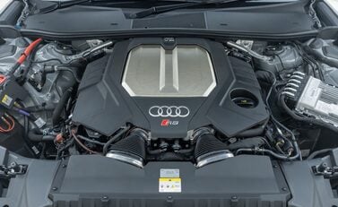 Audi RS6 AVANT PERFORMANCE 34
