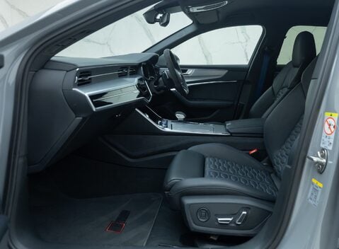 Audi RS6 AVANT PERFORMANCE 18