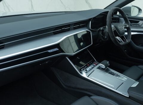 Audi RS6 AVANT PERFORMANCE 19