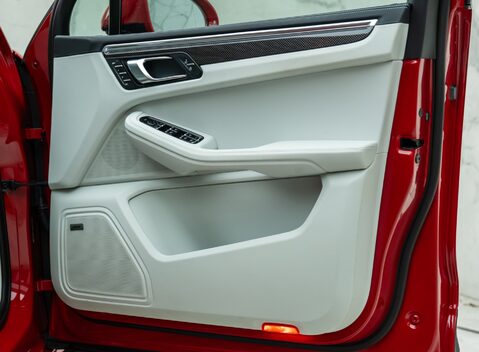 Porsche Macan GTS 30