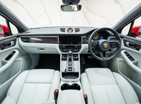 Porsche Macan GTS 21