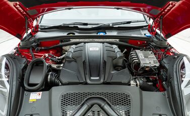 Porsche Macan GTS 40