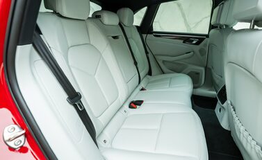 Porsche Macan GTS 17