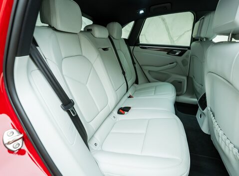 Porsche Macan GTS 17