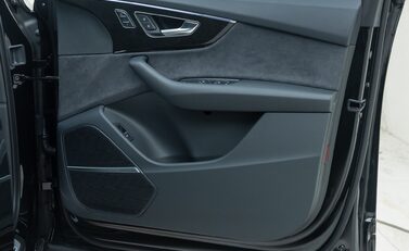 Audi SQ7 BLACK EDITION 27