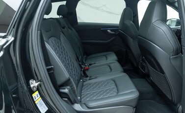 Audi SQ7 BLACK EDITION 18