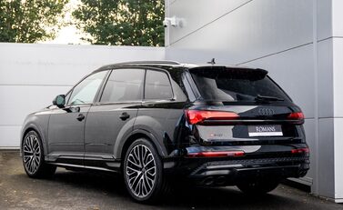 Audi SQ7 BLACK EDITION 4