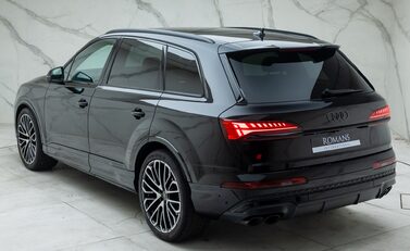 Audi SQ7 BLACK EDITION 12