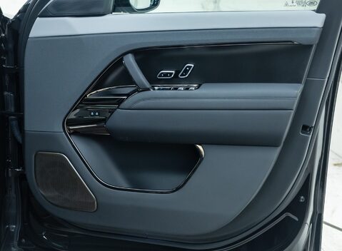 Land Rover Range Rover Sport P635 SV EDITION ONE 29