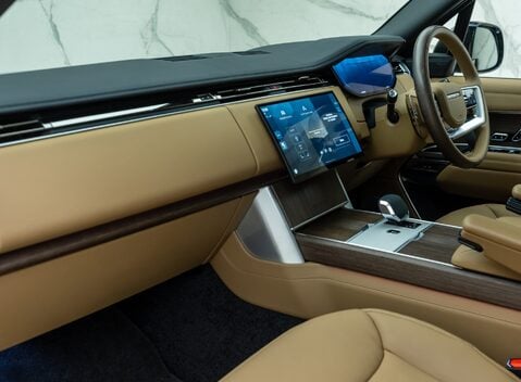 Land Rover Range Rover D350 AUTOBIOGRAPHY LWB 21