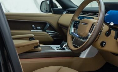 Land Rover Range Rover D350 AUTOBIOGRAPHY LWB 13