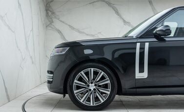 Land Rover Range Rover D350 AUTOBIOGRAPHY LWB 35