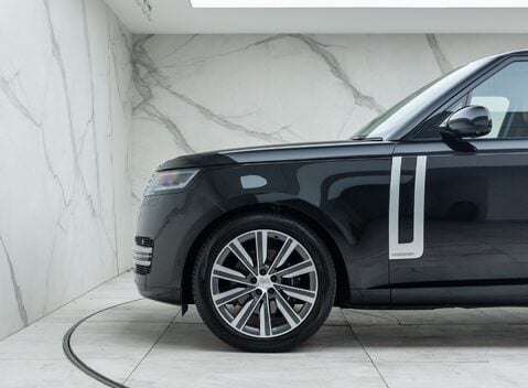 Land Rover Range Rover D350 AUTOBIOGRAPHY LWB 35