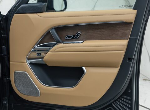Land Rover Range Rover D350 AUTOBIOGRAPHY LWB 27