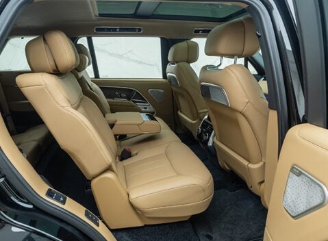 Land Rover Range Rover D350 AUTOBIOGRAPHY LWB 19