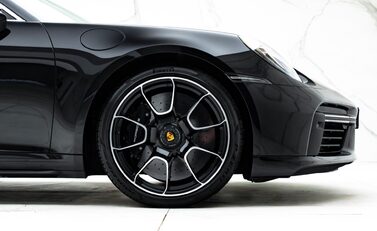 Porsche 911 Turbo S (992) 38