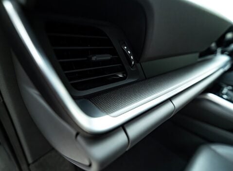 Porsche 911 Turbo S (992) 23