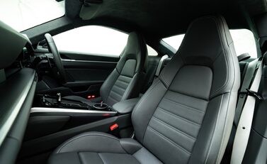 Porsche 911 Turbo S (992) 17